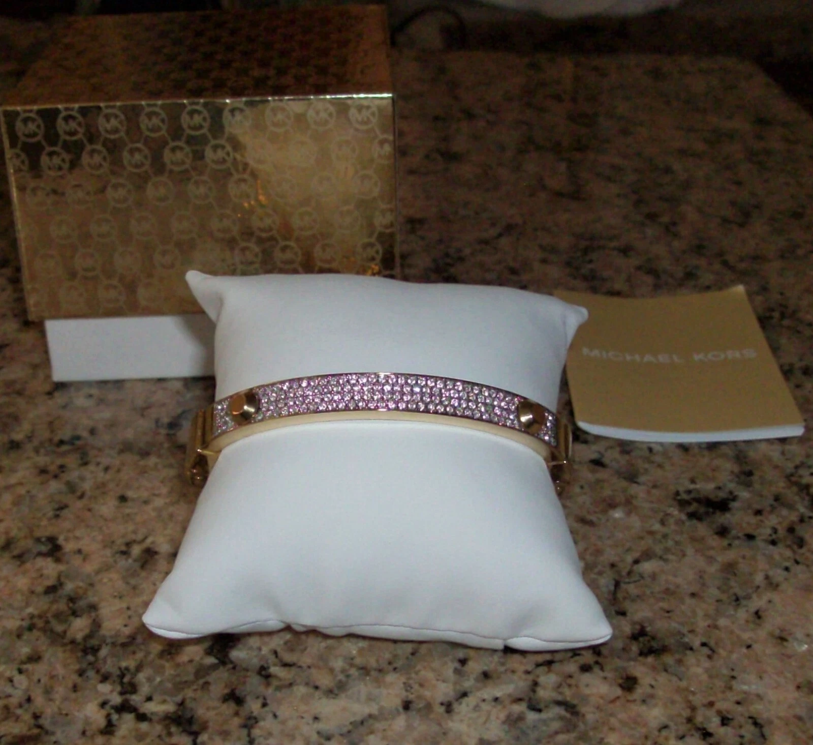 Bracciale Michael Kors Astor cristallo tono oro pavè cerniera nuovo senza etichette