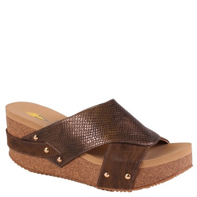 shoe station yellow box