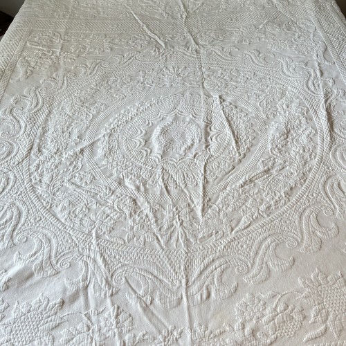 Bates Metalasse Coverlet Bed Spread Fringe Medallion Cotton Full Queen 87 x 105 - Picture 8 of 10