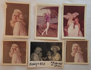 Bunny Yeager Estate cinque fotografie pinup originali d'epoca di Bunny Yeager