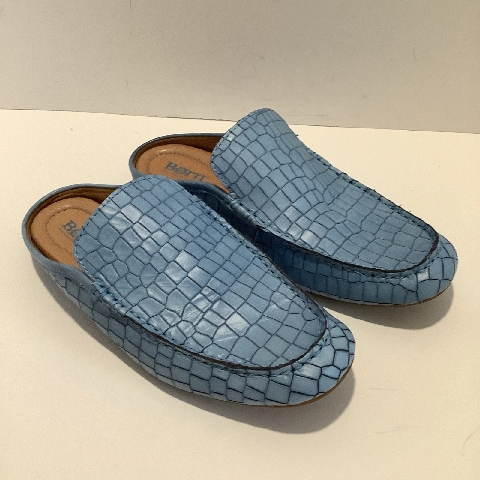 Born Capricorn Mules Womens 8M Blue Leather Croc Embossed Flats Shoes Square Toe
Opens in a new wind