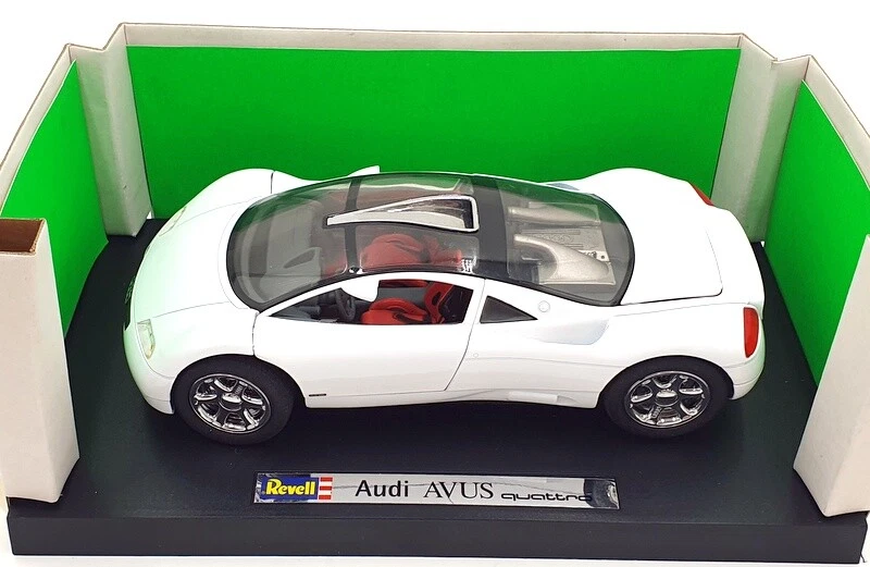 Revell 1/18 Scale Diecast 08913 - Audi Avus Quattro - White - Image 4 of 4