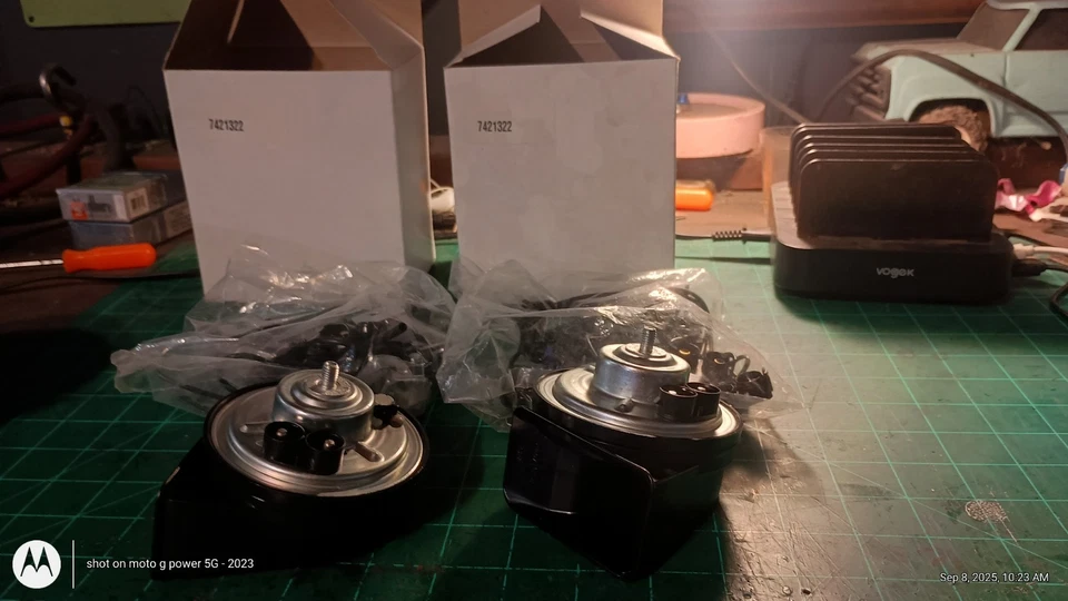 Conjunto de bocina Ford F-150 2009-2014. Nuevo en caja nunca abierto Foto 3 de 4