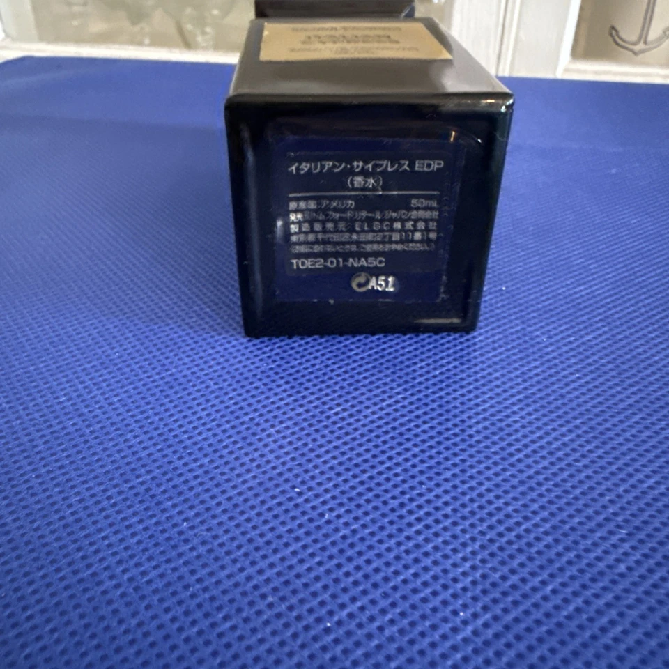 Botella Tom Ford Ciprés Italiano 50ml 35ml Izquierda Usado. Lote Dorado. Foto 2 de 4