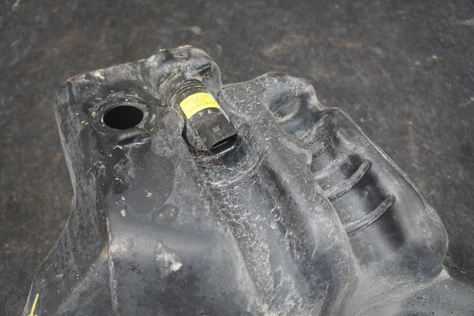 Depósito tanque botella lavadora parabrisas 23390376 Chevrolet Corvette C7 2014-19 Foto 3 de 4