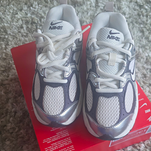 Nike V2K Unisex Kids Low Top Lace Up Trainers White/Grey/Silver UK 13