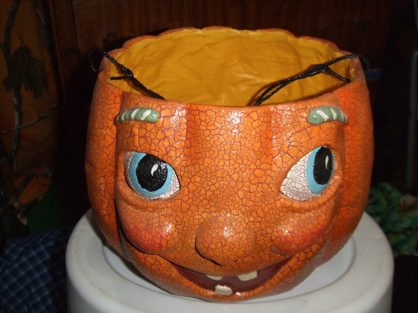 VINTAGE LARGE PAPER MACHE CRACKEL PAINT HALLOWEEN PAIL 8"TALL JACK O