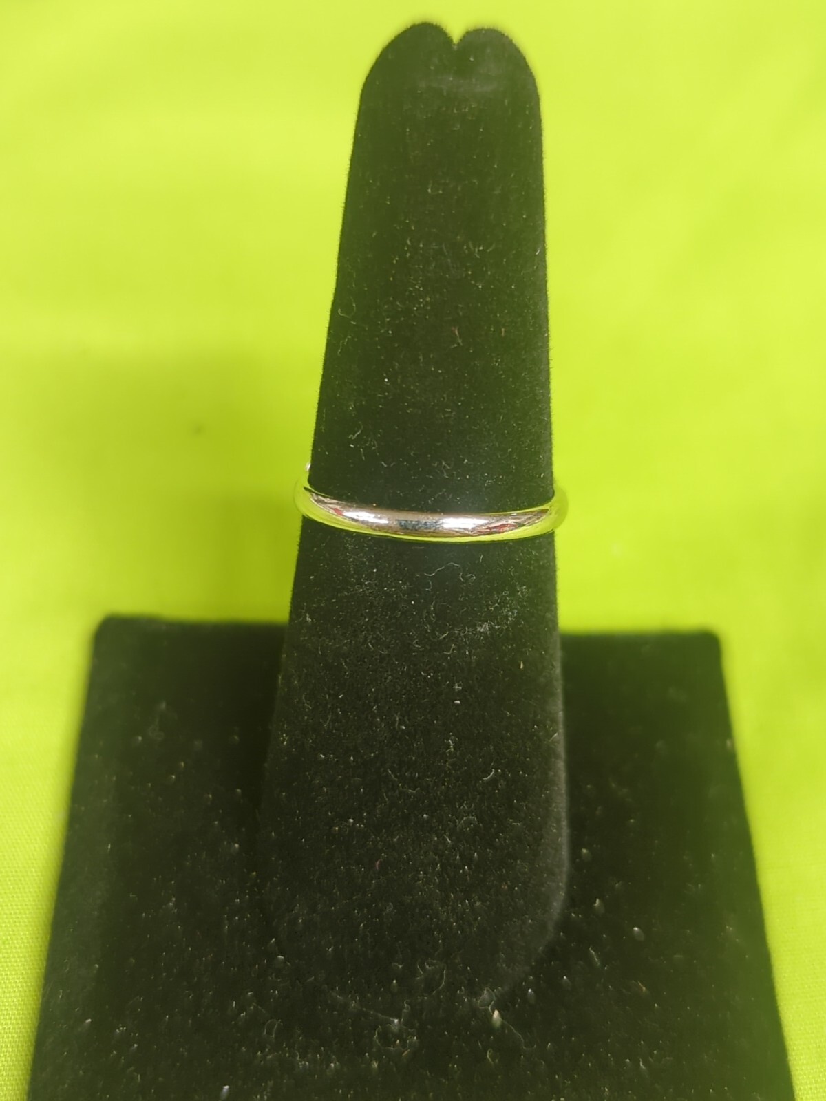 Size 7 Silver Toned Ring With Multiple Clear Ston… - image 2