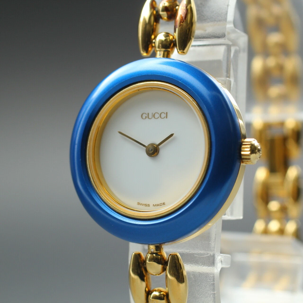 [Presque comme neuve] Montre femme Gucci lunette changeante 11/12,2 lunette dorée bleue quartz