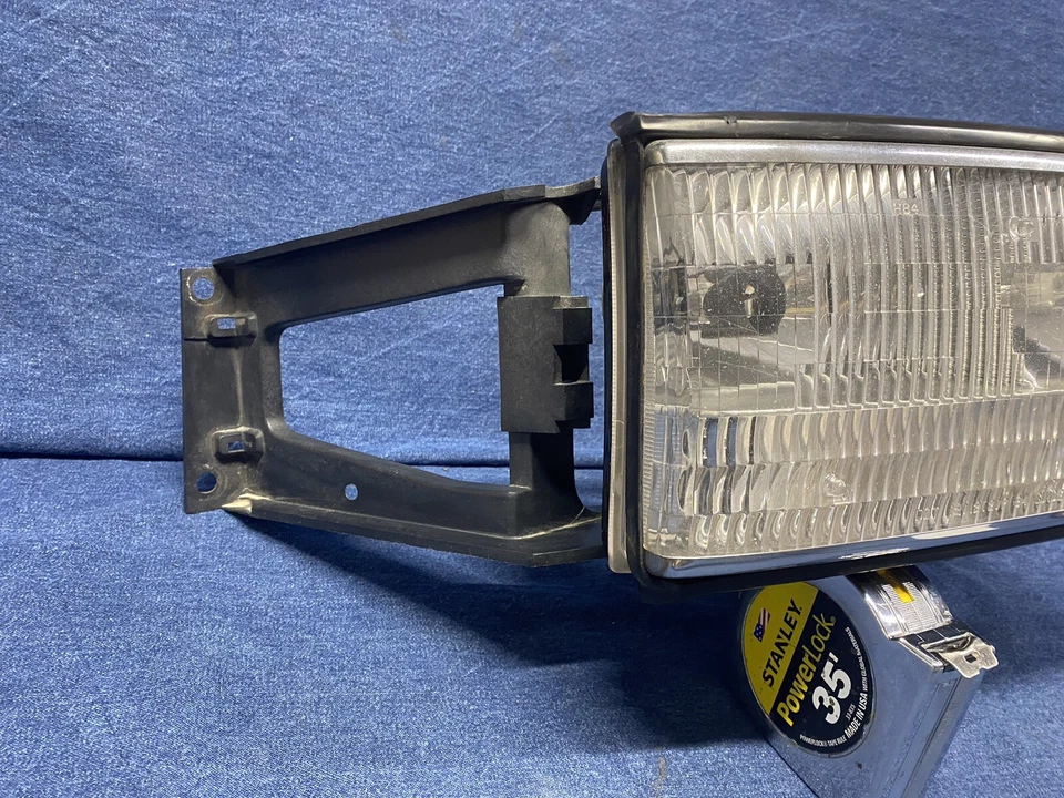 Faro derecho Cadillac Deville 1994 1995 1996 y panel de montaje OEM #1 Foto 2 de 4