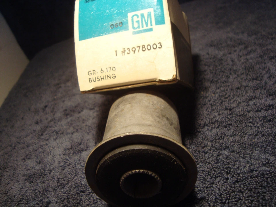 Brazo de control inferior BUSHING FR. NUEVO GM NOS 3978003 Monza Starfire Vega Sunbird F6 Foto 2 de 2