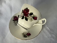 PALL MALL WARE ~ BONE CHINA ENGLAND "ROSES" CUP & SAUCER 2 3/4" TALL