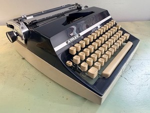 Adler Universal 39 Typewriter | eBay