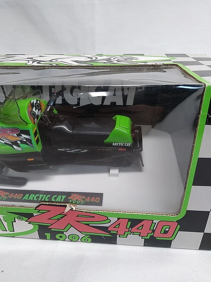 1996 Arctic Cat Zr 440 Snowmobile 1:18 Scale Diecast Toy Model 4969-103 NEW NIB  - Image 3 of 4