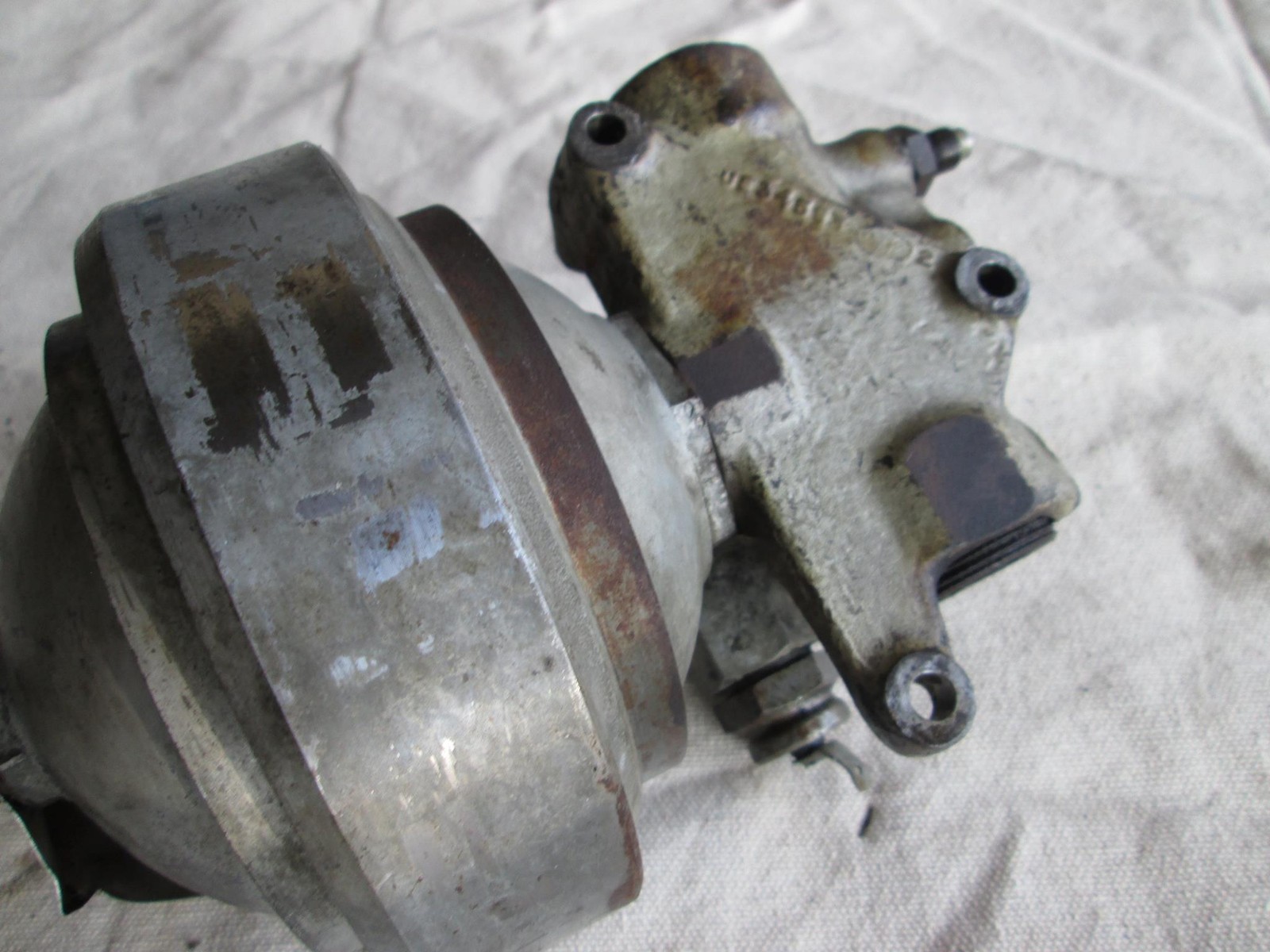 Rolls Royce Silver Shadow Bentley T1 Rear Brake Accumulator w/Valve UE39519 (USE