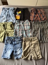 Paket kurze Hosen im Größe 104, verschieden...