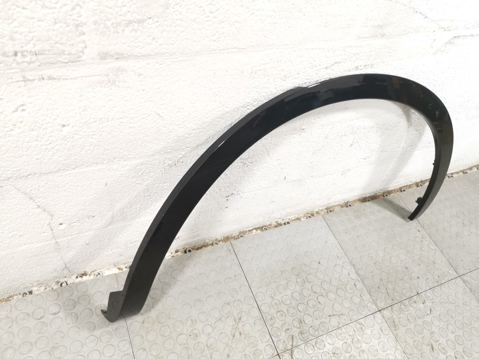 Maserati Levante Diesel 2017 Rear Left Wheel arch molding P/N 670049027