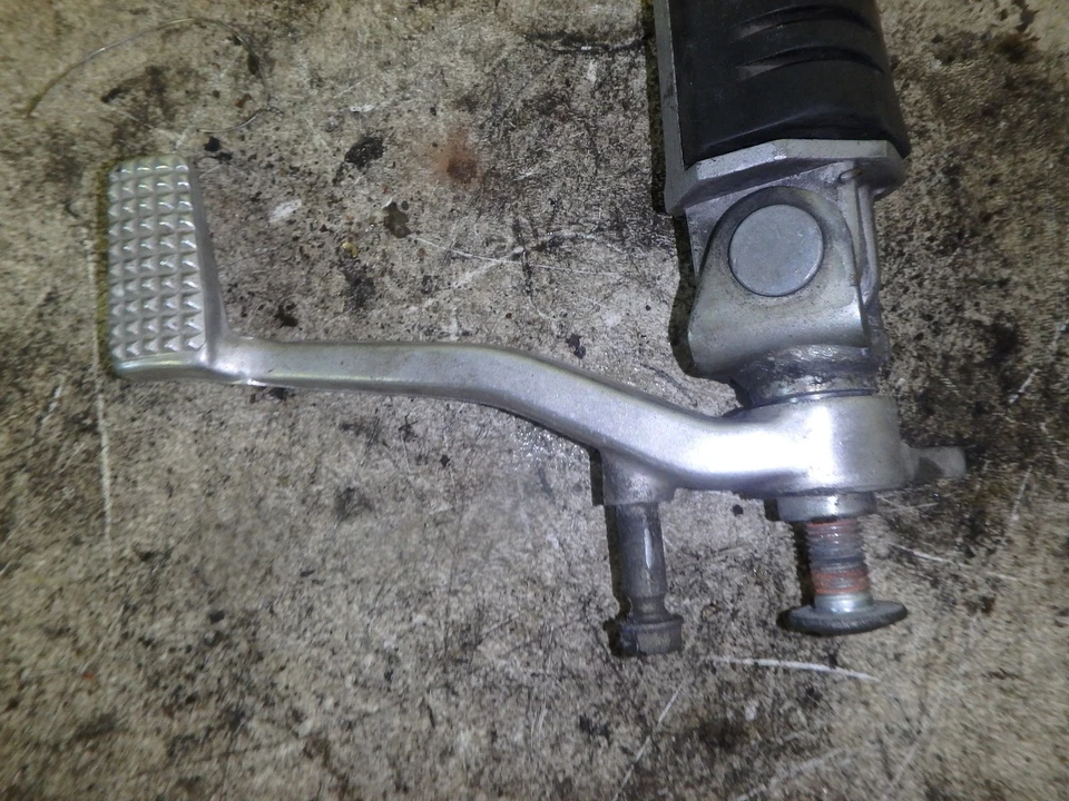 Kawasaki Ninja ZX9-R ZX9R ZX 900 R 1995 reposapiés pedal de freno reposapiés Foto 2 de 4