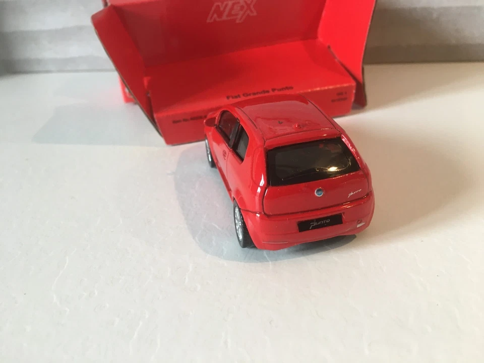 FIAT GRANDE PUNTO 3 porte 1/43 WELLY NEX automodello modellino METALLO rossa - Immagine 4 di 4