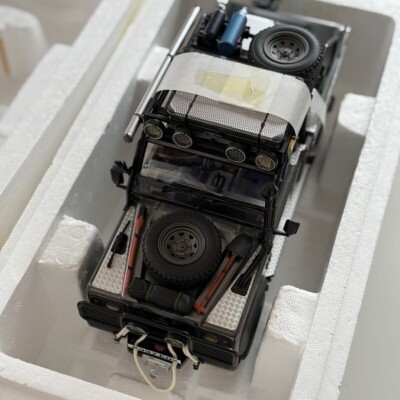 Kyosho Original 1/18 scale Land Rover Defender Movie Edition