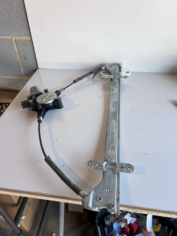 2006 Honda Odyssey правое переднее стекло мотор и регулятор, подержанный - Изображение 3 из 3