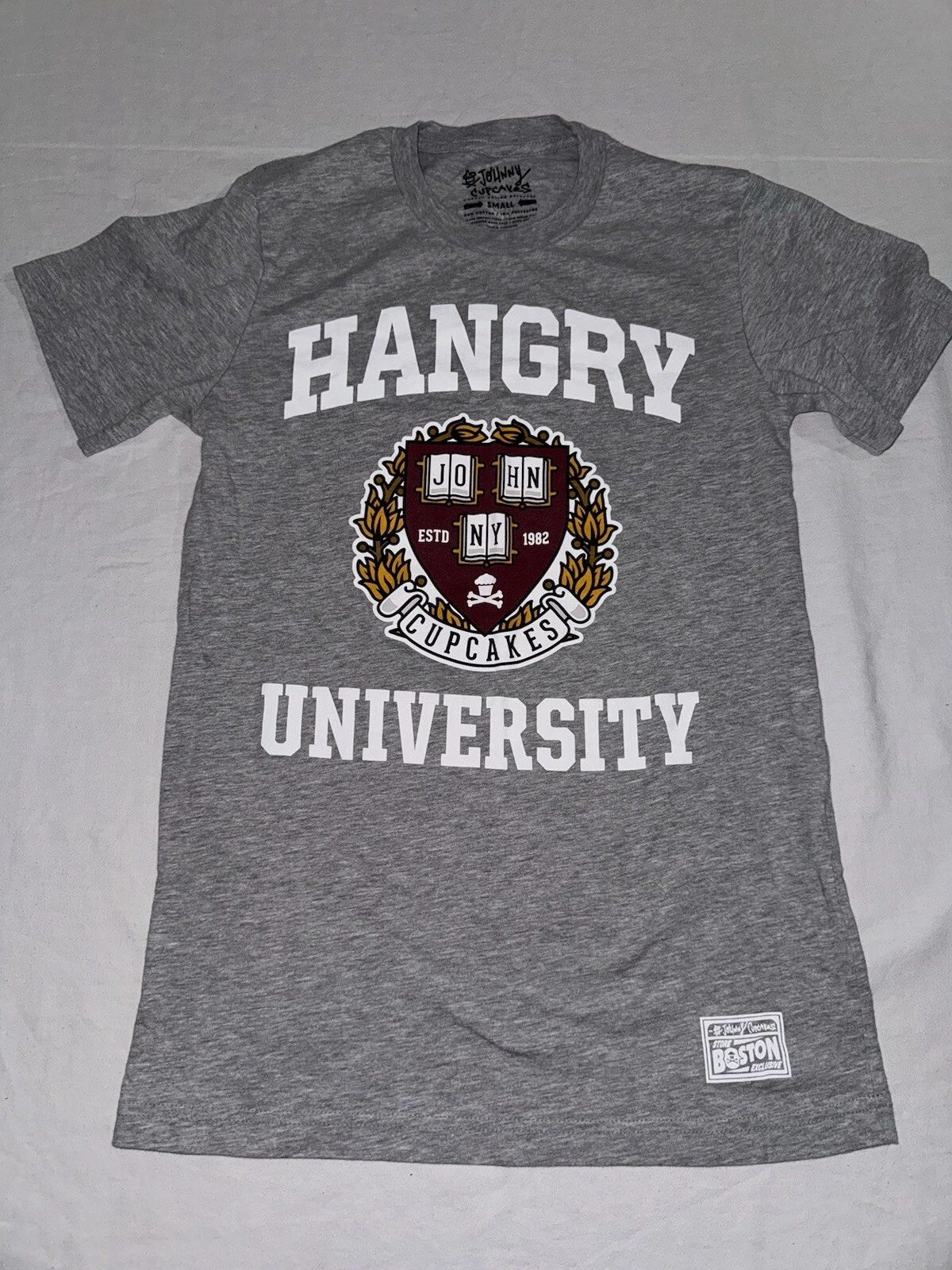 Johnny Cupcakes Hangry University Graphic Gray Short Sleeve Shirt Men’s Small