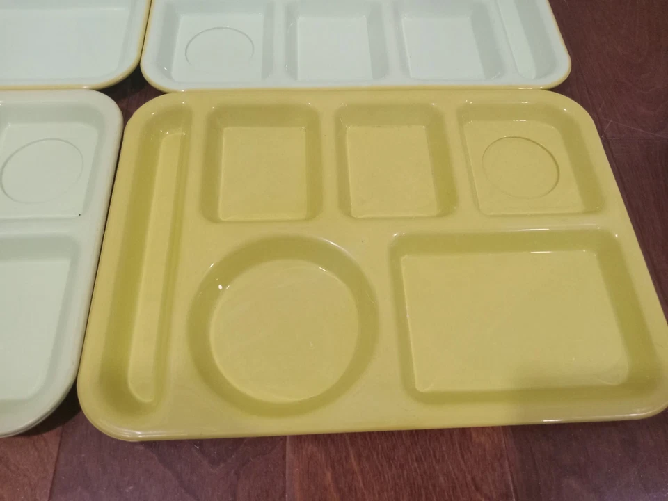 Lot of 4 SiLite School Cafeteria Lunch Trays -   Yellow And Green 6 Compartments - Image 2 of 4