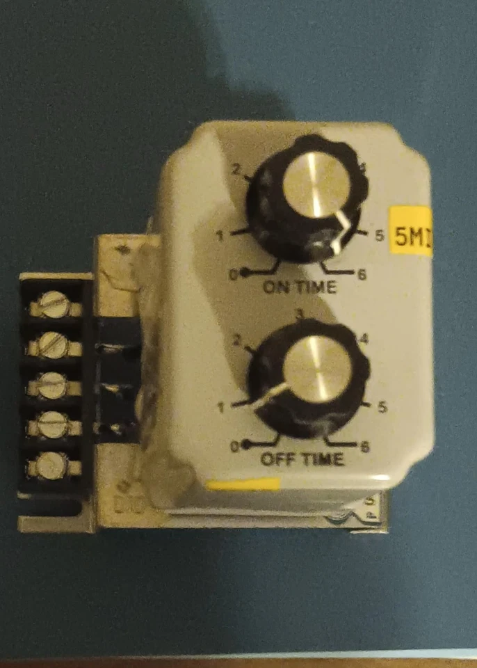 TIME MARK 339-120V-300S RELÉ DE RETARDO ENCENDIDO/APAGADO, TRUE OFF, AC/DC, 8 PINES, 1-300SEC Foto 2 de 4