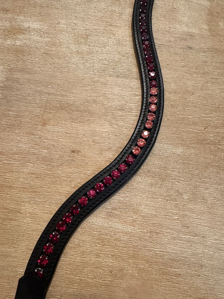 Cinta para cejas a presión de cuero negro - pedrería cosida a mano - rosa ombré   Foto 4 de 4