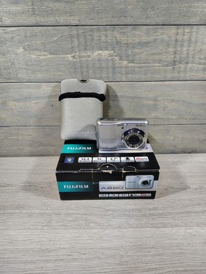 Fujifilm Finepix A220 Compact 12.2MP Digital Camera Silver TESTED 