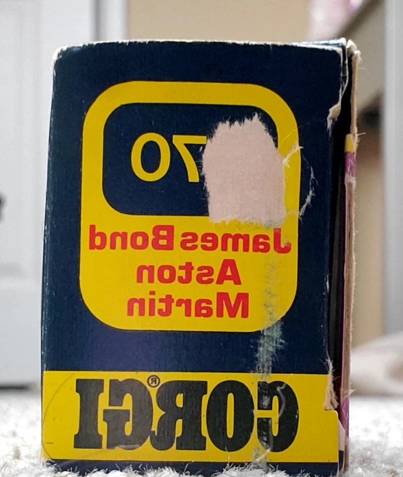 Vitange James Bond Aston Martin Corgi D.B.5 270 1966 1973 007 ripped plastic - Image 4 of 4