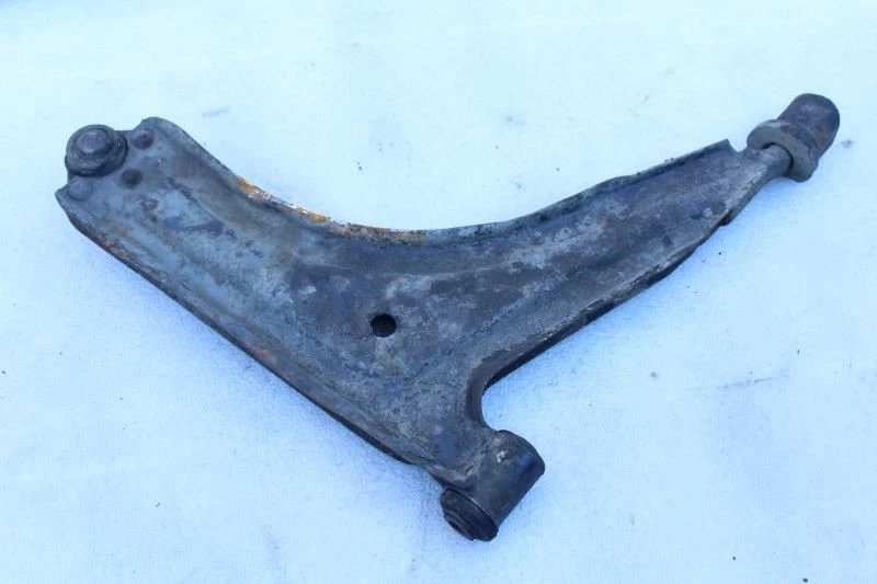 1982 VOLKSWAGEN RABBIT LEFT DRIVER SIDE FRONT LOWER CONTROL ARM - Image 2 of 4