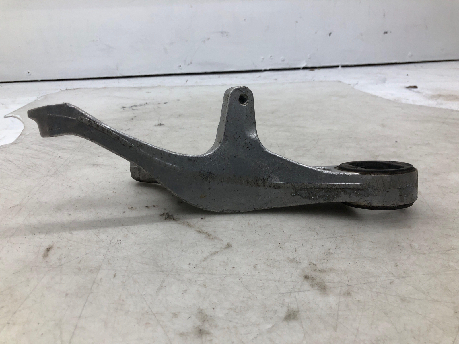 2016-2020 BENTLEY BENTATGA TRACK CONTROL ARM ENGINE MOTOR MOUNT 36A199737
