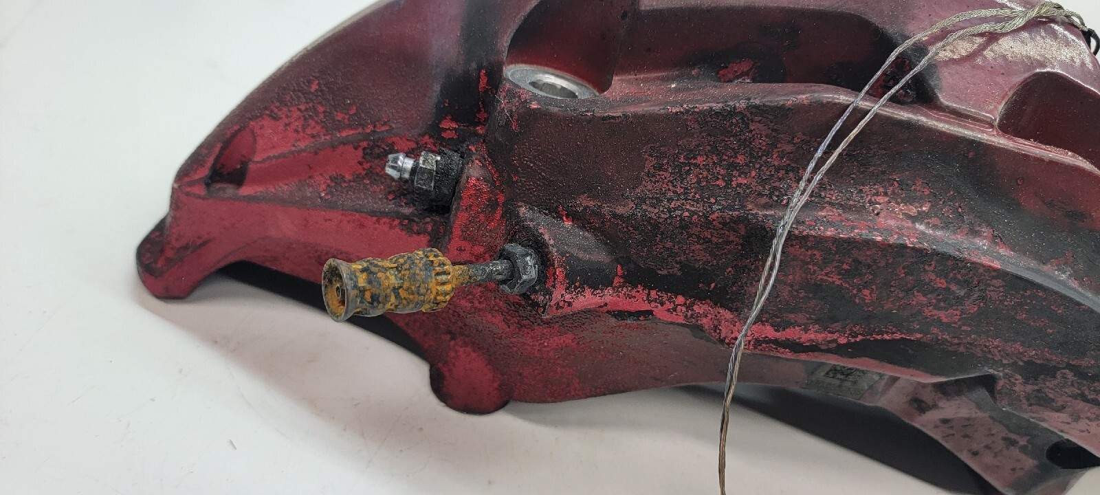 LAMBORGHINI URUS FRONT RIGHT PASSENGER SIDE BRAKE CALIPER OEM 4M0615106ET BURNED