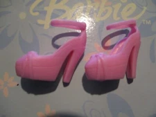 BARBIE DOLL / PAIR OF SHOES: BOOTS, PUMPS ....... (1023)