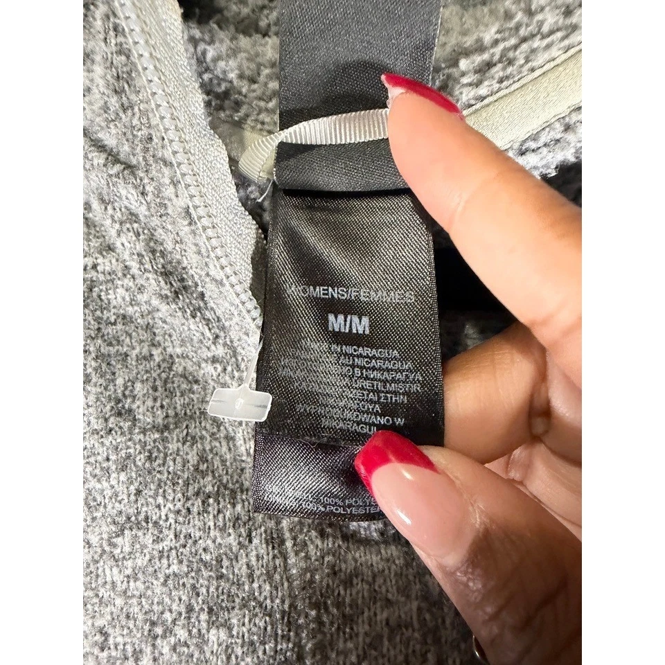 Sudadera con capucha polar gris medio The North Face para mujer 1/4 cremallera exterior Foto 3 de 4