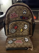 Mochila Disney X Coach Court y billetera larga con cremallera alrededor a juego