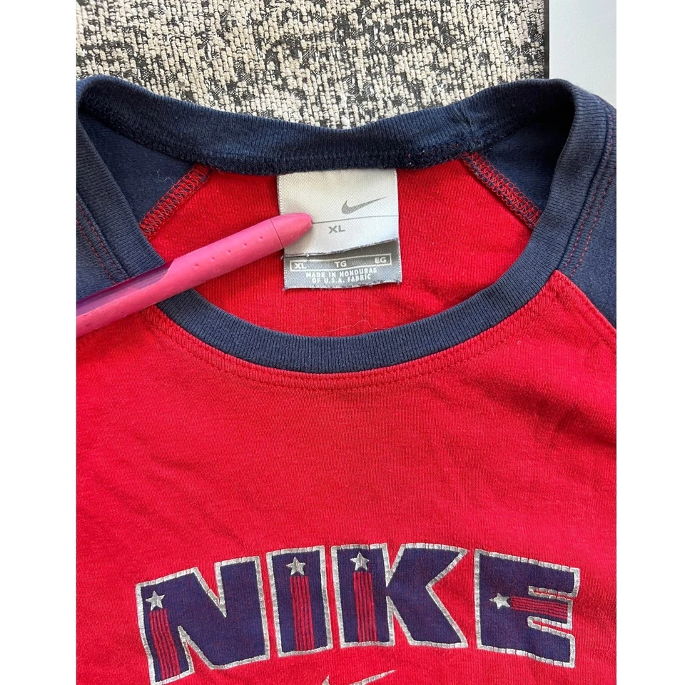 Camiseta Nike De Colección Años 90 Para Hombre XL Roja Azul Logo Deletreado Estrellas de Estados Unidos De Colección Foto 2 de 3