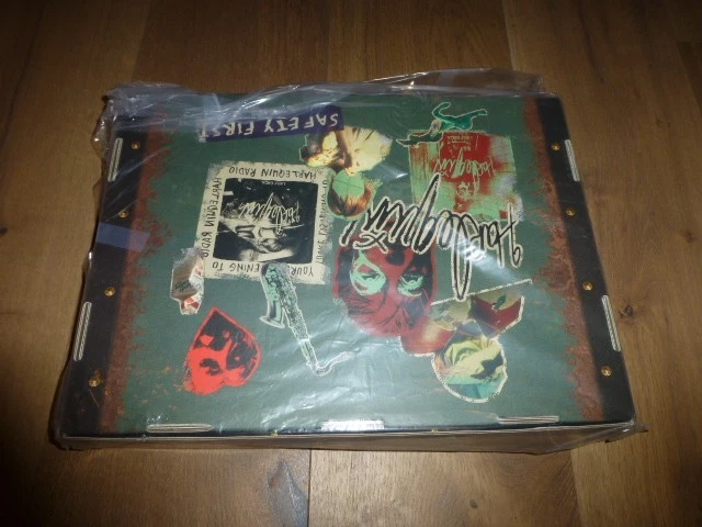 Lady Gaga HARLEQUIN  Promo Deluxe Box Set Red Vinyl LP with (L) Shirt, box etc. - Image 2 of 4