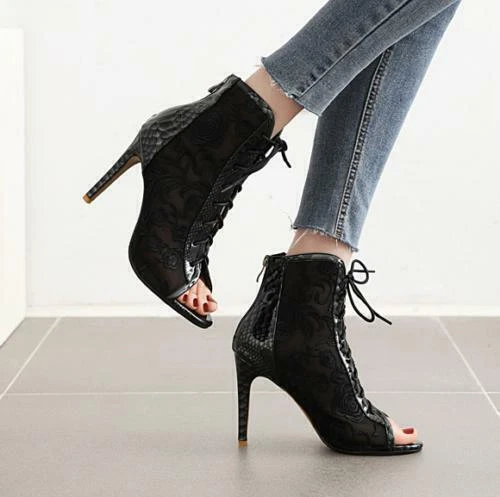 Sandálias femininas de couro sintético emenda de malha com cadarço salto alto biqueira aberta tornozelo botas - Imagem 3 de 4