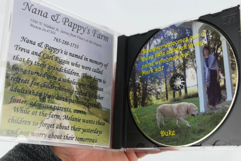 MELANIE RIGGIN WITH JAN CROUCH HIS EYE IS STILL ON THE SPARROW CD *QUICK SHIP* Foto 2 de 3