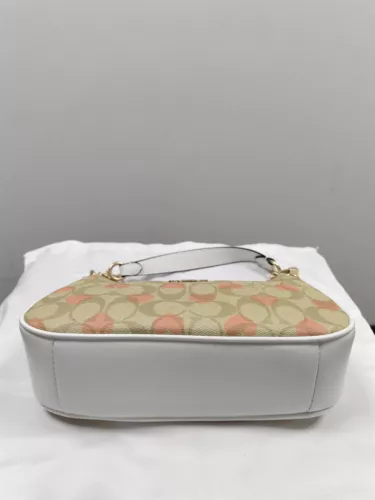 Bolso de hombro COACH Teri bidireccional con estampado de corazón CP190 - Imagen 10 de 10
