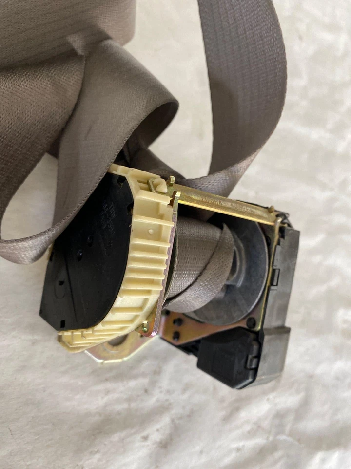 Jeep Liberty Limited 2002 vagón cinturón de seguridad trasero lado derecho del pasajero derecho derecho derecho derecho Foto 3 de 4