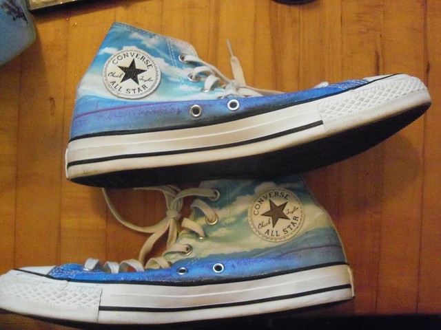 spray paint converse