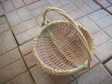 Vtg Woven Buttock Basket Farmhouse Primitive Egg Gathering  ...  Approx 13" Diam