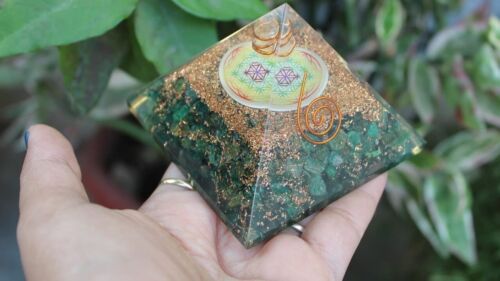 Jet Exquis Vert Mica Fleur De Vie Chakra Orgone Pyramide Cristal Gemme - Photo 1/5