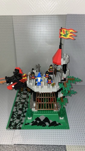 LEGO Castle 6082 Fire Breathing Fortress Released 1993 .100% complete