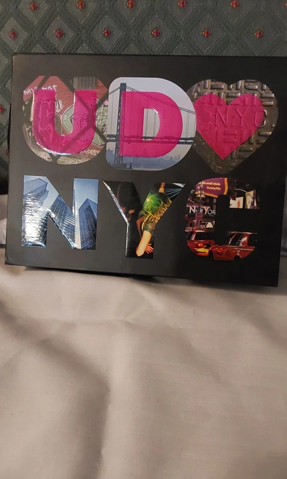 Urban Decay Loves NYC Book of Shadows Vol III. Discontinued. - Image 4 of 4