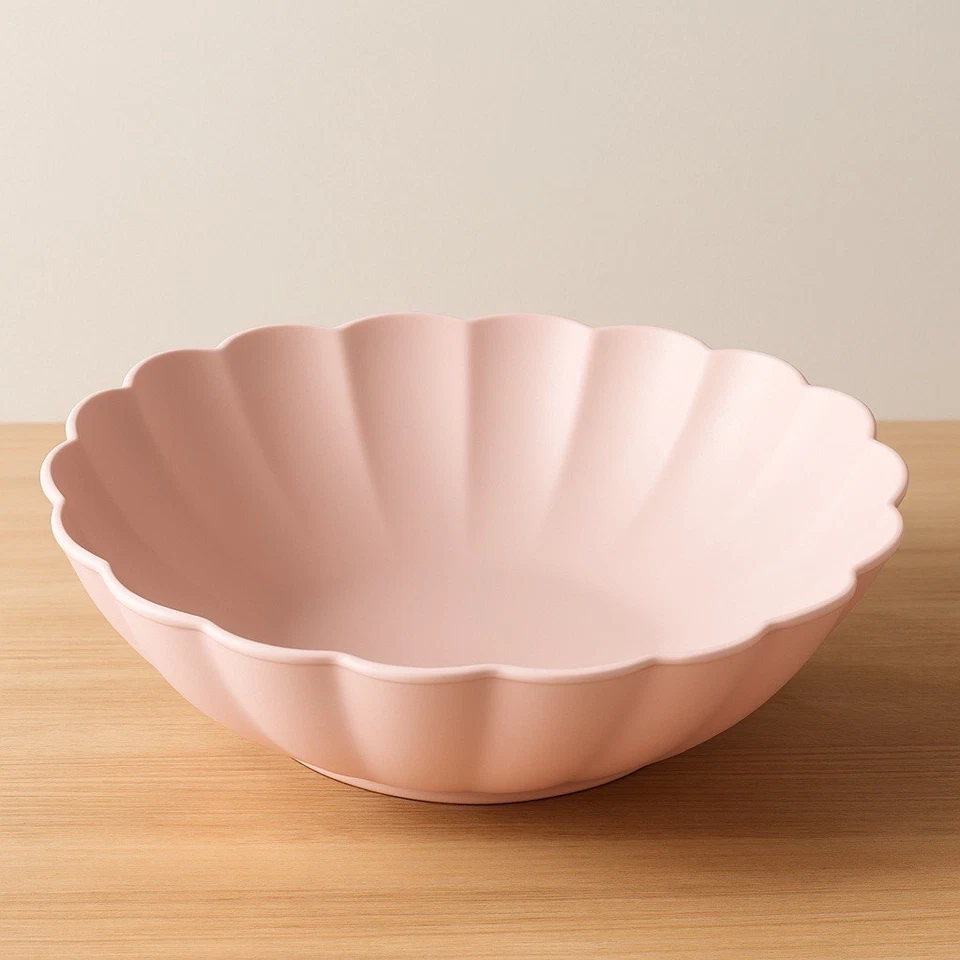 Большая розовая пластиковая сервировочная чаша Blueberry & Cove — зубчатый цветочный дизайн - Изображение 3 из 3