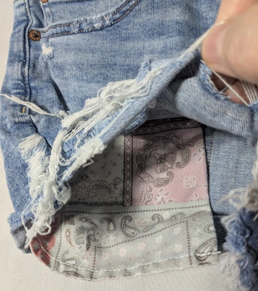 AMERICAN EAGLE NE(X)TLEVEL STRETCH HI RISE SHORTIE Women 6 Distressed Paisley - Image 4 of 4